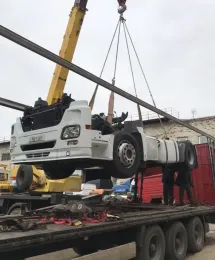 Блок запобіжників під капотом зліва Mercedes