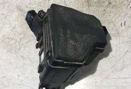 821150UG00C блок запобіжників Toyota Yaris 2018