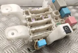 711135696 блок предохранителей Toyota Prius (NHW20) 2006