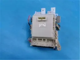 8273052B70 блок запобіжників до Toyota Ist