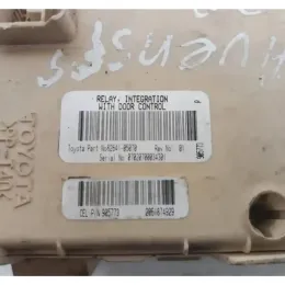 676781907 блок запобіжників Toyota Avensis T250 2006