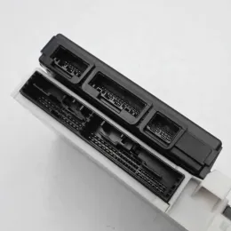3677581P21 блок предохранителей Suzuki