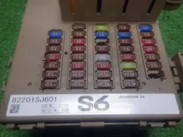 82201SJ601 блок предохранителей Subaru
