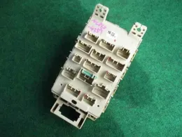 8273052160 блок запобіжників до Toyota