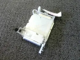 8273052P40 блок запобіжників до Toyota Aqua