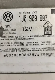 WK4199 блок управління AirBag (SRS) Volkswagen PASSAT B7 2012