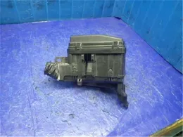 1M0066751 блок предохранителей Mazda Familia