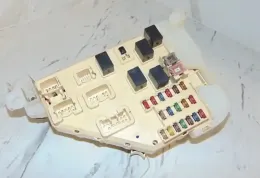 8273047020 Fuse box control unit Toyota Prius (XW10) 2001