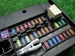82600B1170 Toyota fuse control box