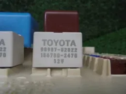 9898702022 блок предохранителей Toyota