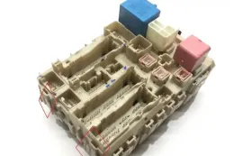 8273002J50 Fuse box control unit Toyota Auris 150 2011