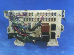 8273028051 Toyota Voxy fuse control box