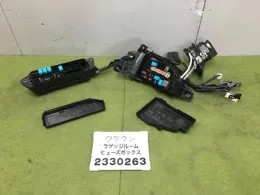 8274130080 блок запобіжників до Toyota Crown