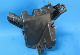 72V18502 блок запобіжників Toyota Yaris 2007