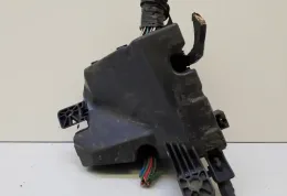 8266252580 блок предохранителей Toyota Yaris 2011