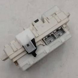 8637B063 блок запобіжників до Mitsubishi