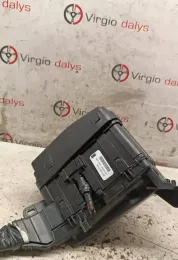 821110UZ10A блок запобіжників Toyota Yaris 2020