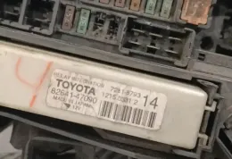 72818793 блок запобіжників Toyota Prius (XW30) 2011
