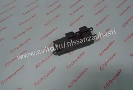 Nissan 25401-2F824 Блок кнопок склопідйомника