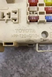 0212200135601 блок предохранителей Toyota Avensis T220 2003