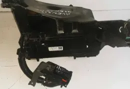 8211105J72 блок запобіжників Toyota Avensis T270 2012