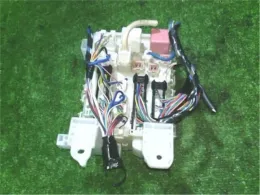 8273012A00 блок запобіжників до Toyota Auris