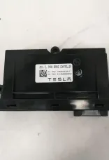 100761800E блок ручника (стоянкового гальма) Tesla Model S 2015
