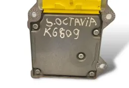 22100505A блок управления AirBag (SRS) Skoda Octavia Mk2 (1Z) 2010