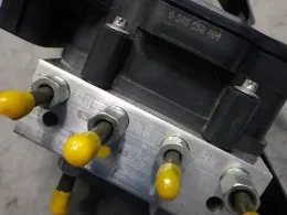 NDYP437A0A блок управления ABS Mazda