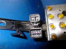 MR128656 блок керування ABS до Mitsubishi Diamante