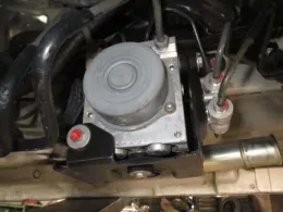 5613064P60 блок керування ABS до Suzuki Every