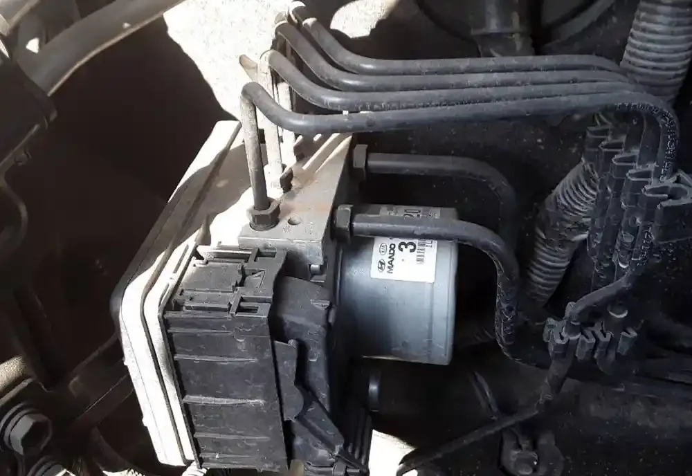 5892030420 блок управления ABS KIA Sportage 2010