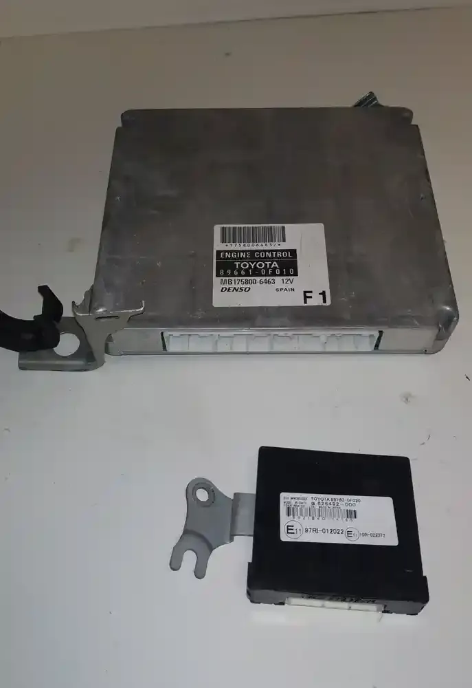896610F010 блок управління двигуна з ключем, комплект Toyota Corolla Verso E121 2007