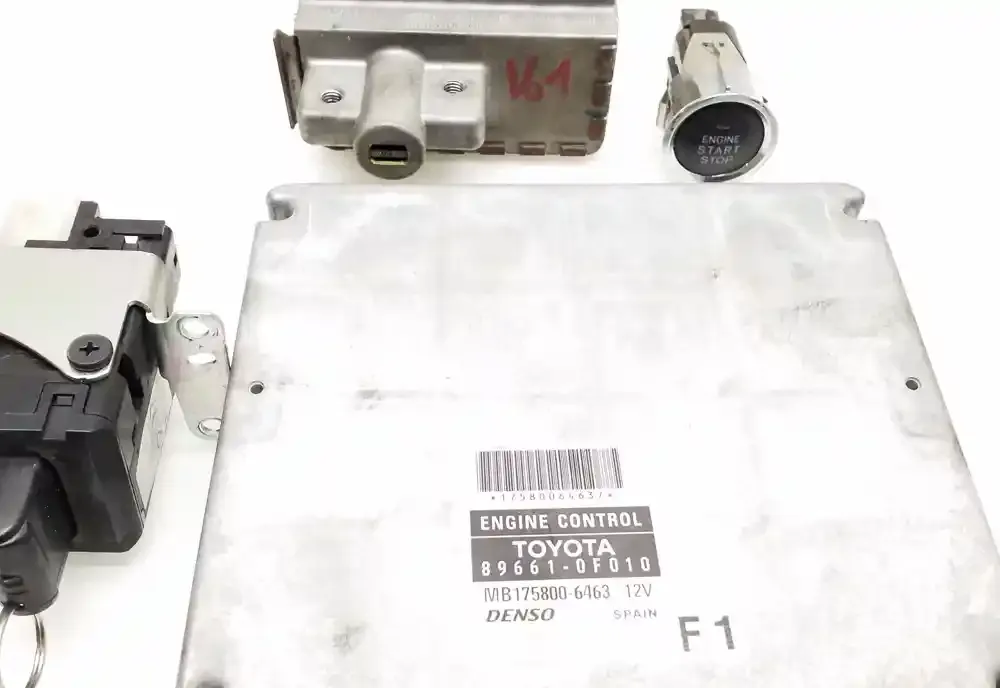 MB1758006463 блок управления двигателя с ключем, комплект Toyota Corolla Verso AR10 2005