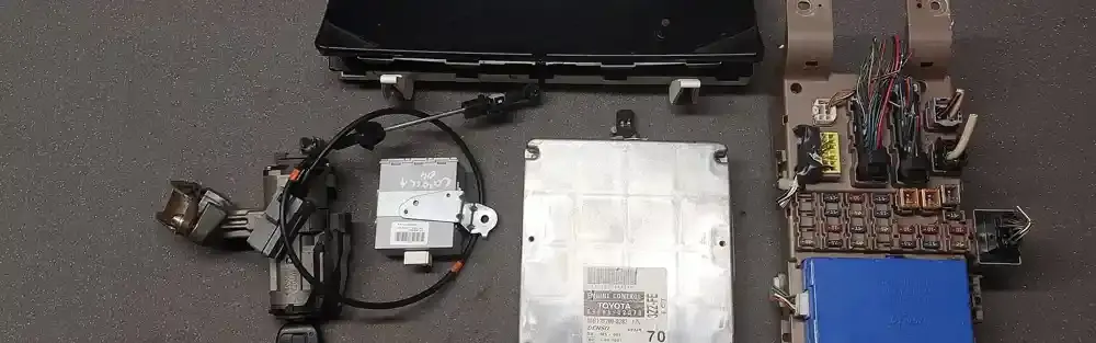 8966602070 блок управління двигуна з ключем, комплект Toyota Corolla E120 E130 2003