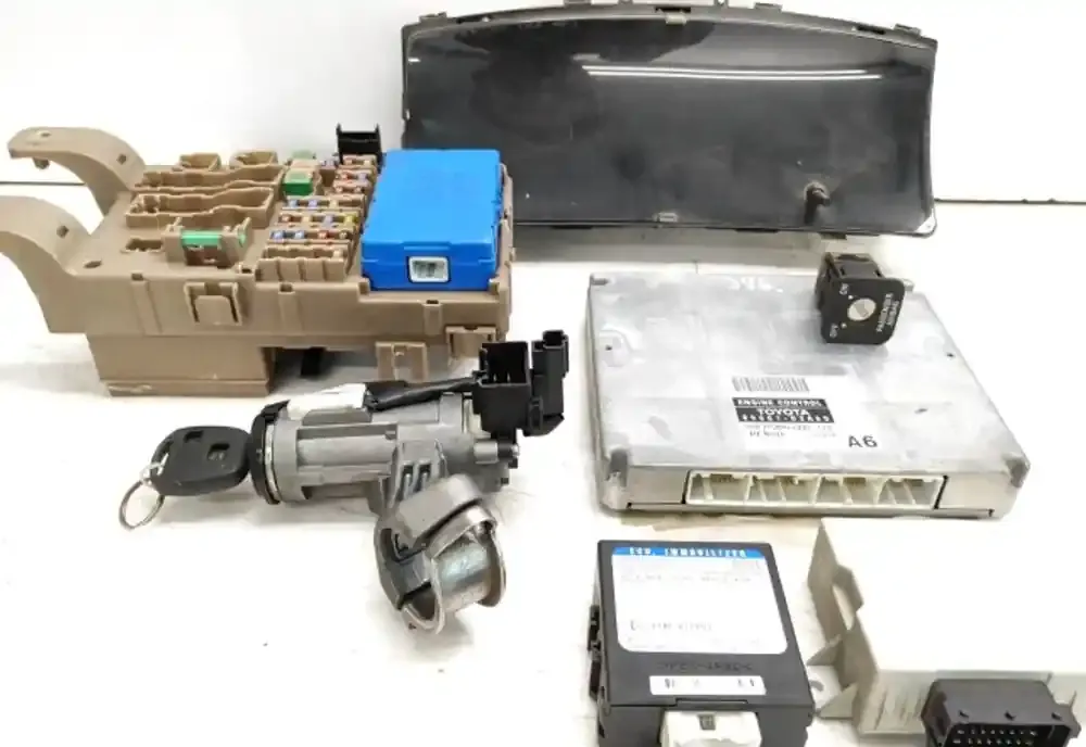 MB1758006881 блок управления двигателя с ключем, комплект Toyota Corolla E120 E130 2005