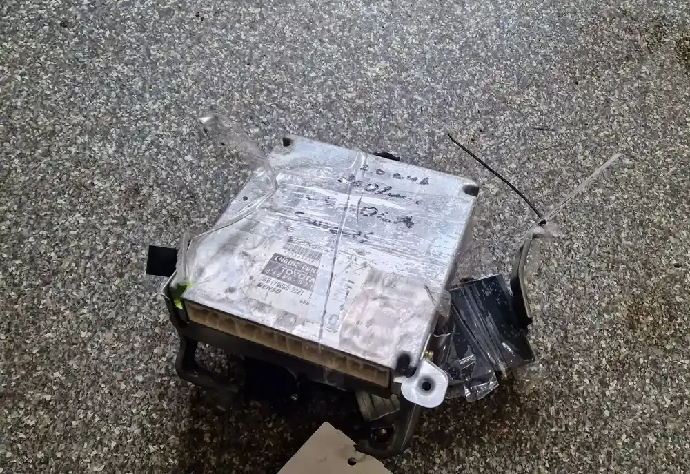 8966602110 блок управління двигуна з ключем, комплект Toyota Corolla Verso AR10 2006