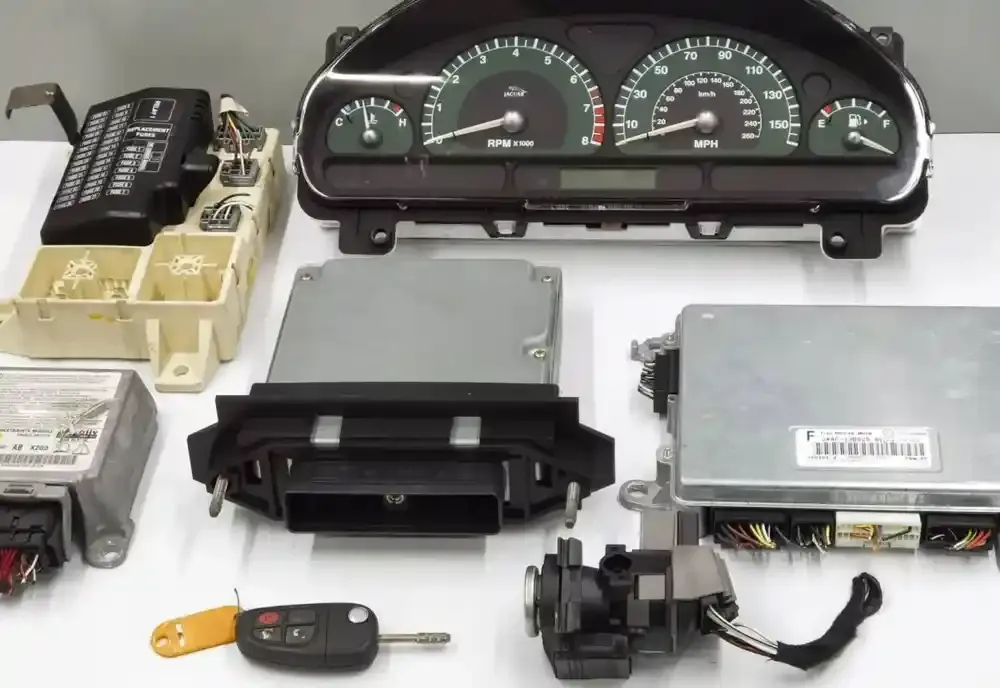 2R8310K975EA блок управления двигателя с ключем, комплект Jaguar S-Type 2004