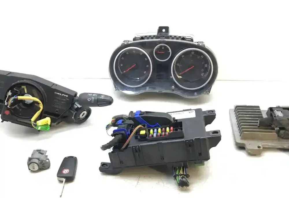 13142283 блок управління двигуна з ключем, комплект Opel Corsa D 2010